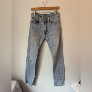 Men’s Light Wash Levi Jeans